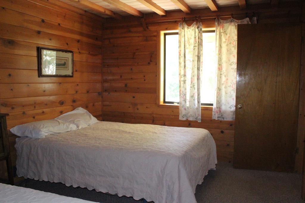 Twin Lakes Resort Бриджпорт Номер фото