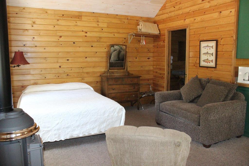 Twin Lakes Resort Бриджпорт Номер фото