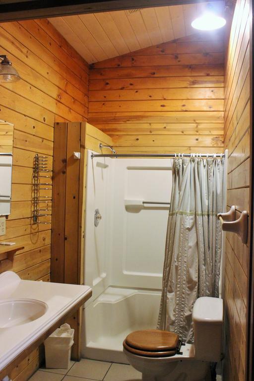 Twin Lakes Resort Бриджпорт Номер фото